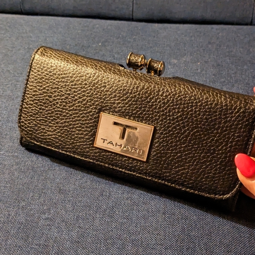 Tahari Black Kiss Lock Wallet Clutch Organizer RFID‎ Protection